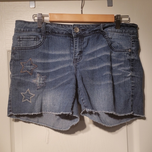 L.e.i jean shorts - Picture 1 of 5
